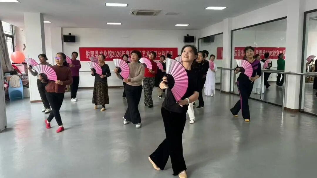 合德镇兴东社区丰富群众文化生活