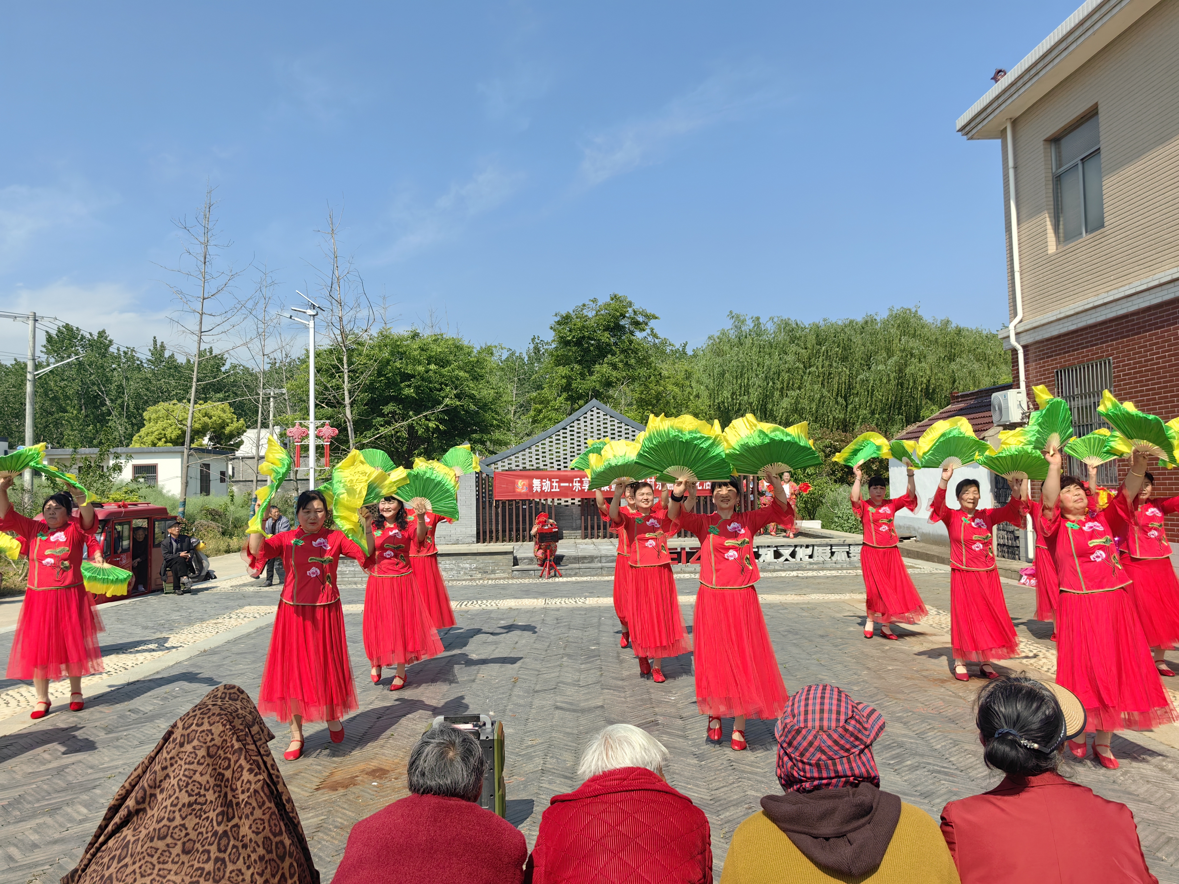 新兴镇新场村：舞动“五一 ”欢乐过节