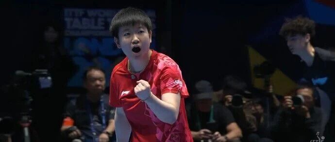中国队3:2击败日本队，夺得伦敦世乒赛女团冠军！孙颖莎独得2分，本届世乒赛上演个人全胜；决胜盘王曼昱得分实现大逆转