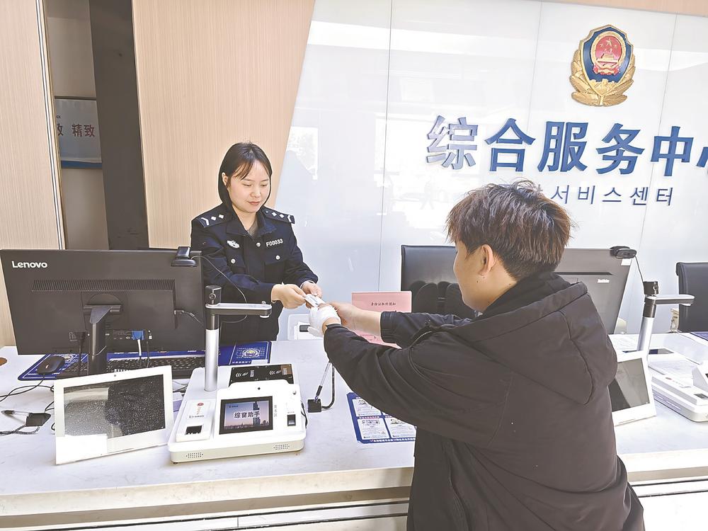 亭湖分局东城派出所  延时服务暖民心 便民利民显温度