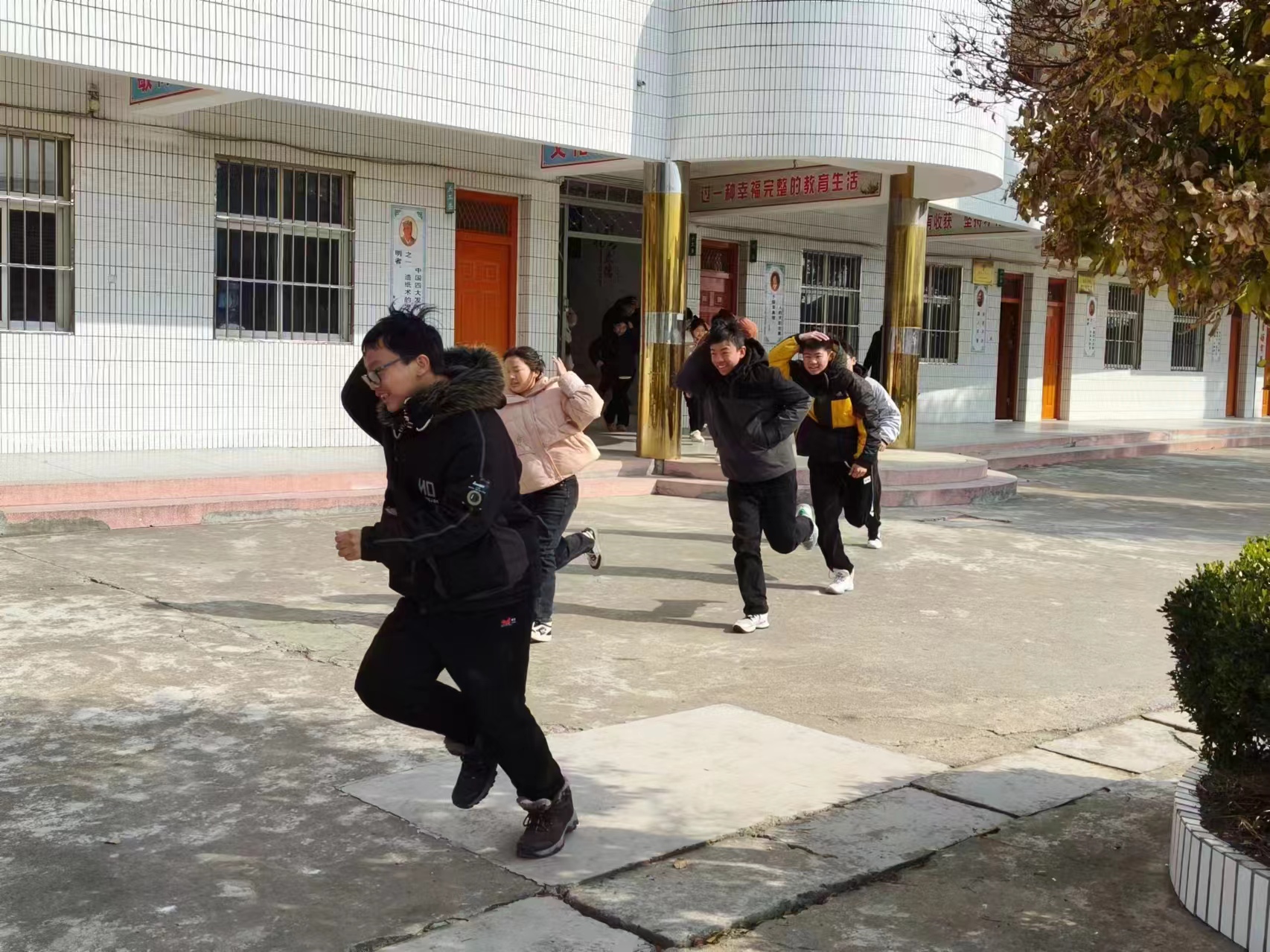 筑牢安全防线 守护平安家园——小海镇开展防灾减灾宣传周系列活动