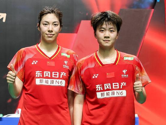 2比1逆转！国羽组合鲍骊婧/曹梓涵战胜日本组合夺得女双冠军