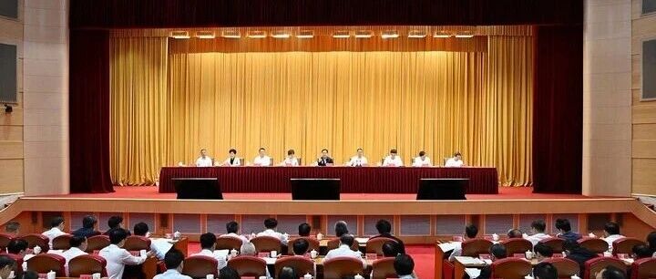 江苏省服务业大会召开