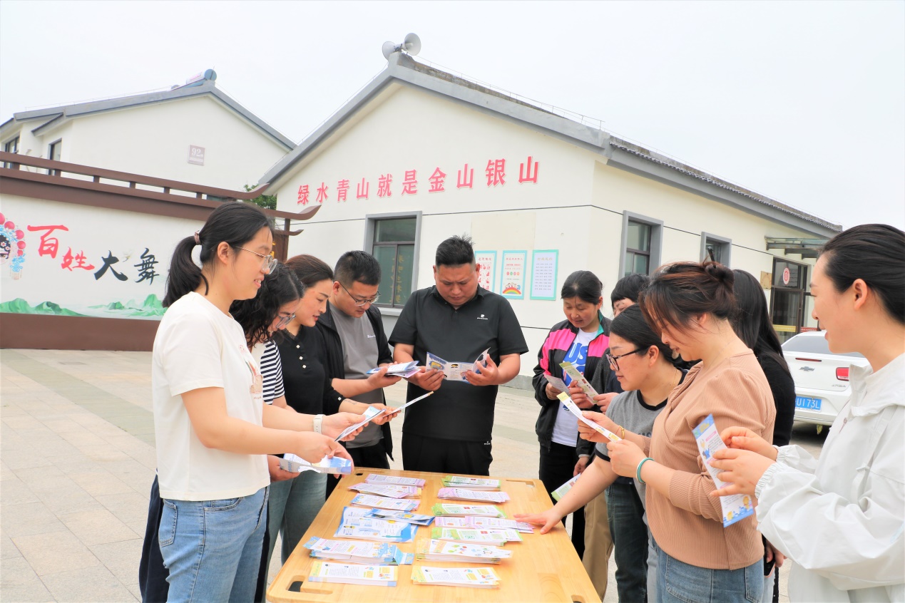 高作镇开展“5•29会员活动日”主题宣传服务活动