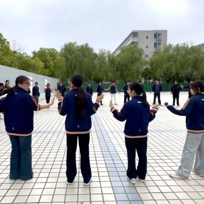 盐城市鹿鸣路初级中学：织密家校社“心育网” 守护少年向阳行
