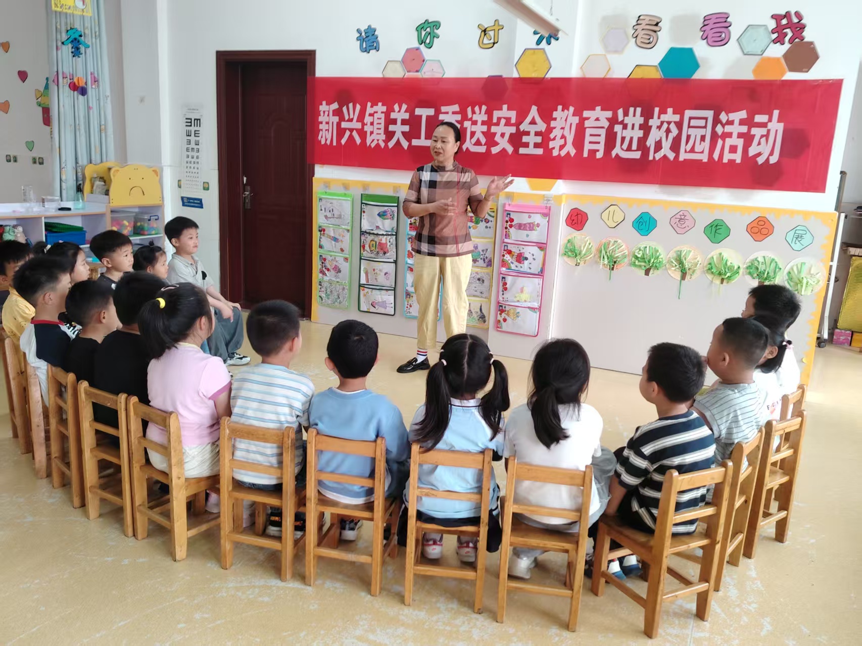 新兴镇关工委开展送安全教育进校园活动