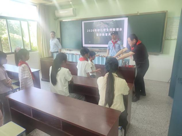 八巨镇 全力推进平安校园建设