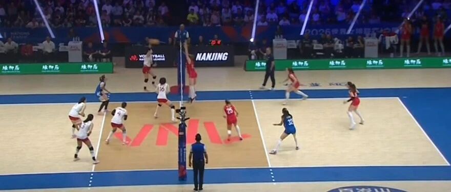中国女排3-0横扫塞尔维亚女排，取得世联赛两连胜