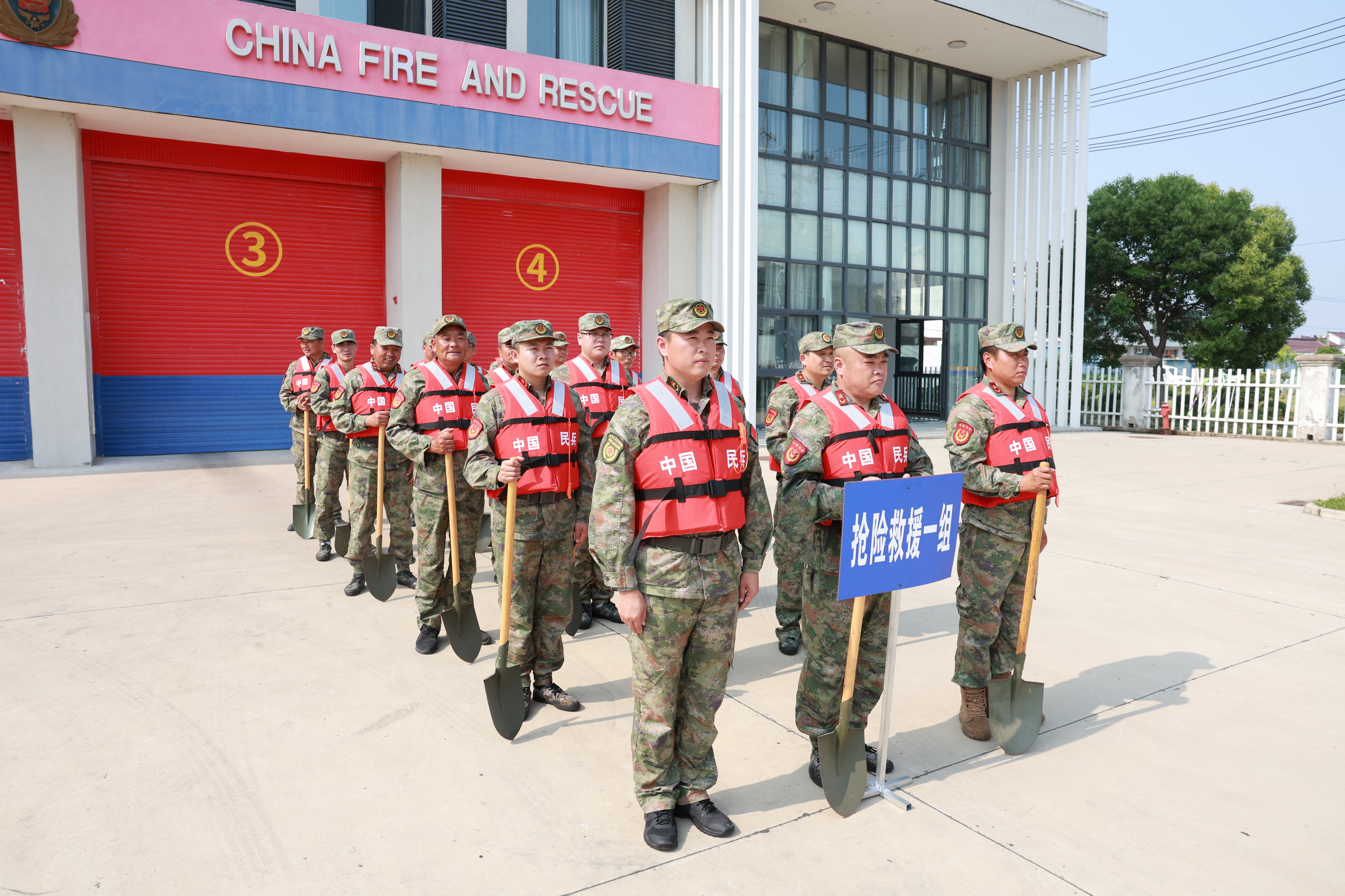 东台市三仓镇民兵抢险队亮剑防汛应急演练显担当