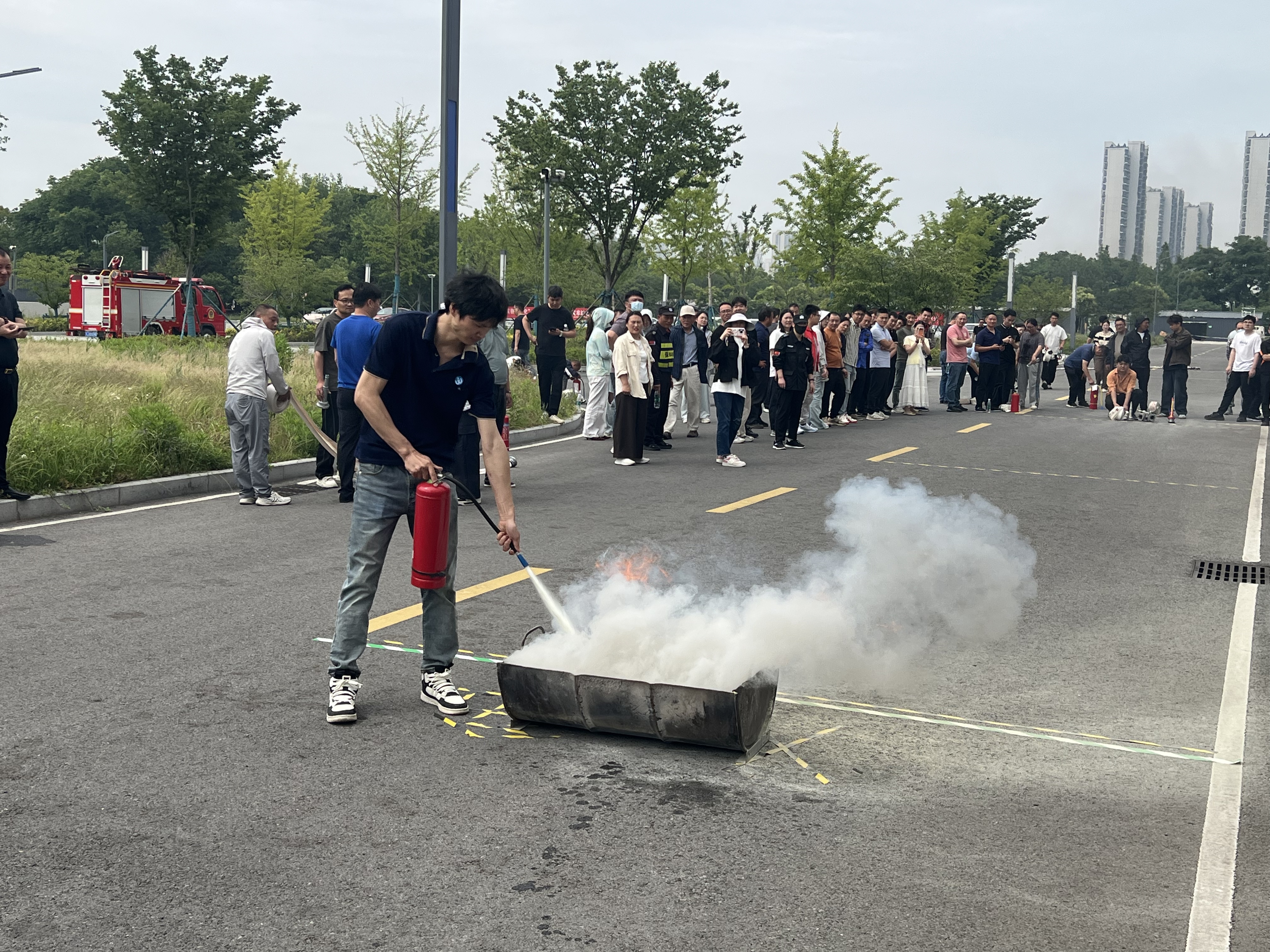 盐南高新区新河街道举行企业消防大比武活动