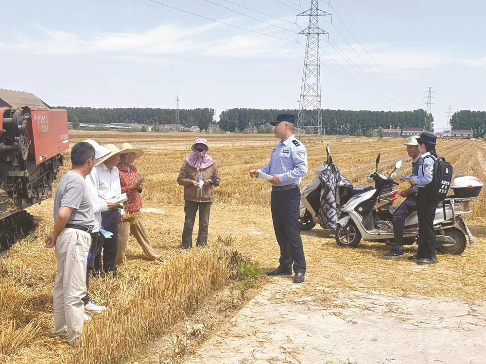 风吹麦浪丰收“警” 守护“三夏”正当时  亭湖公安护航农忙织就乡村安全网