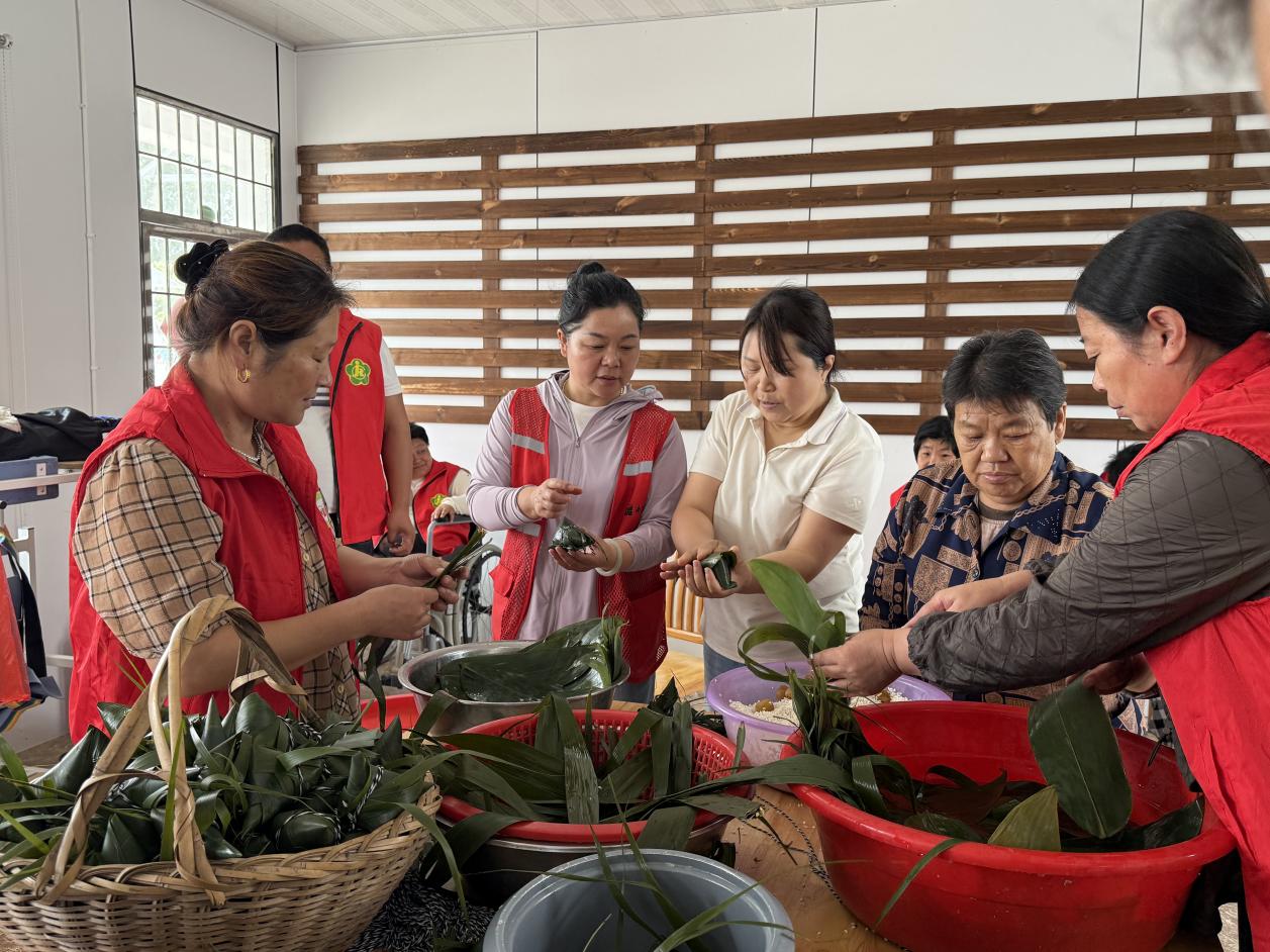 界牌镇：粽叶飘香迎端午 温情助残暖人心
