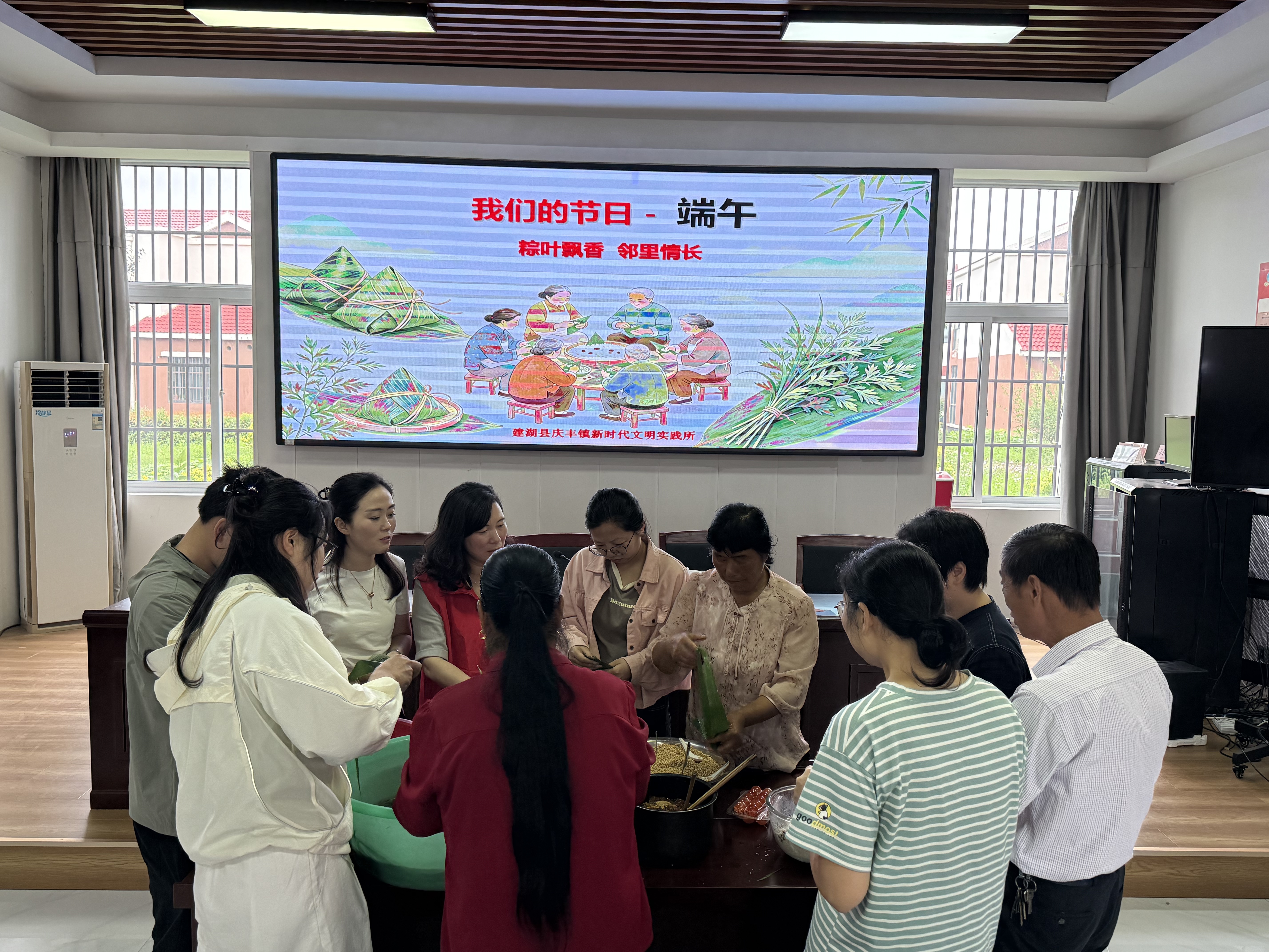 庆丰镇开展端午包粽子民俗文明实践活动