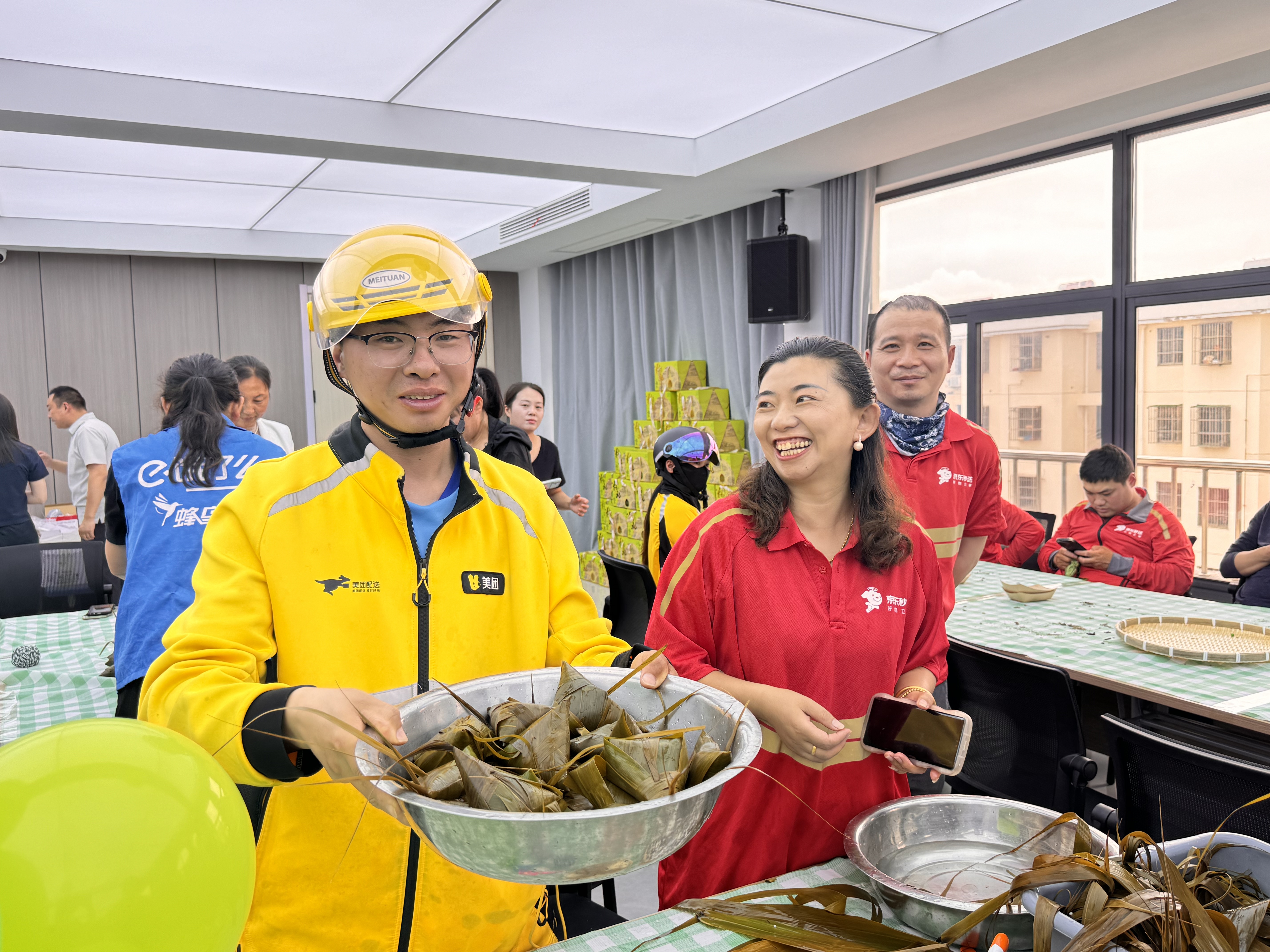 暖心驿站，为城市奔跑者送上端午温情
