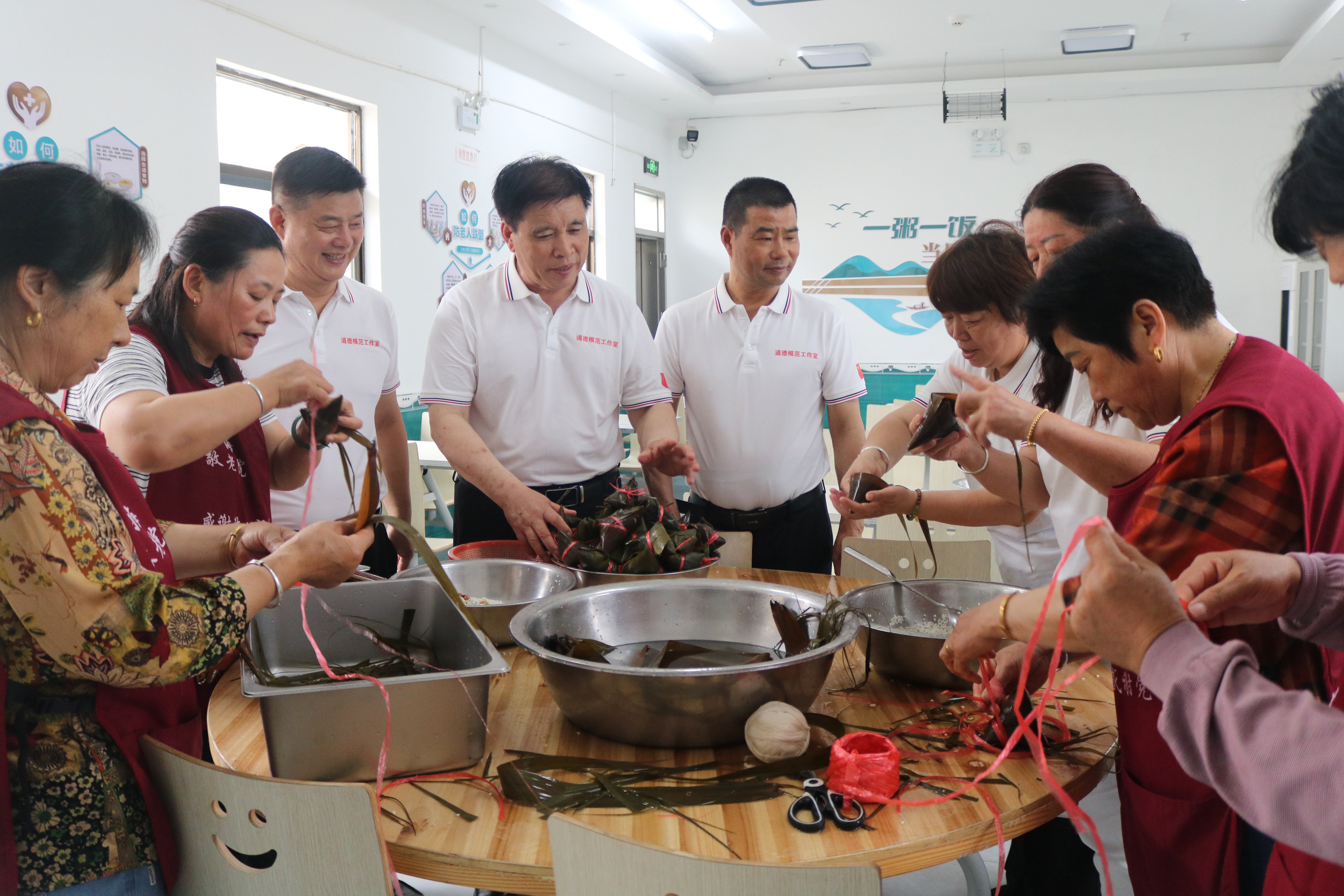 小海镇：常态化关爱行动再启新篇