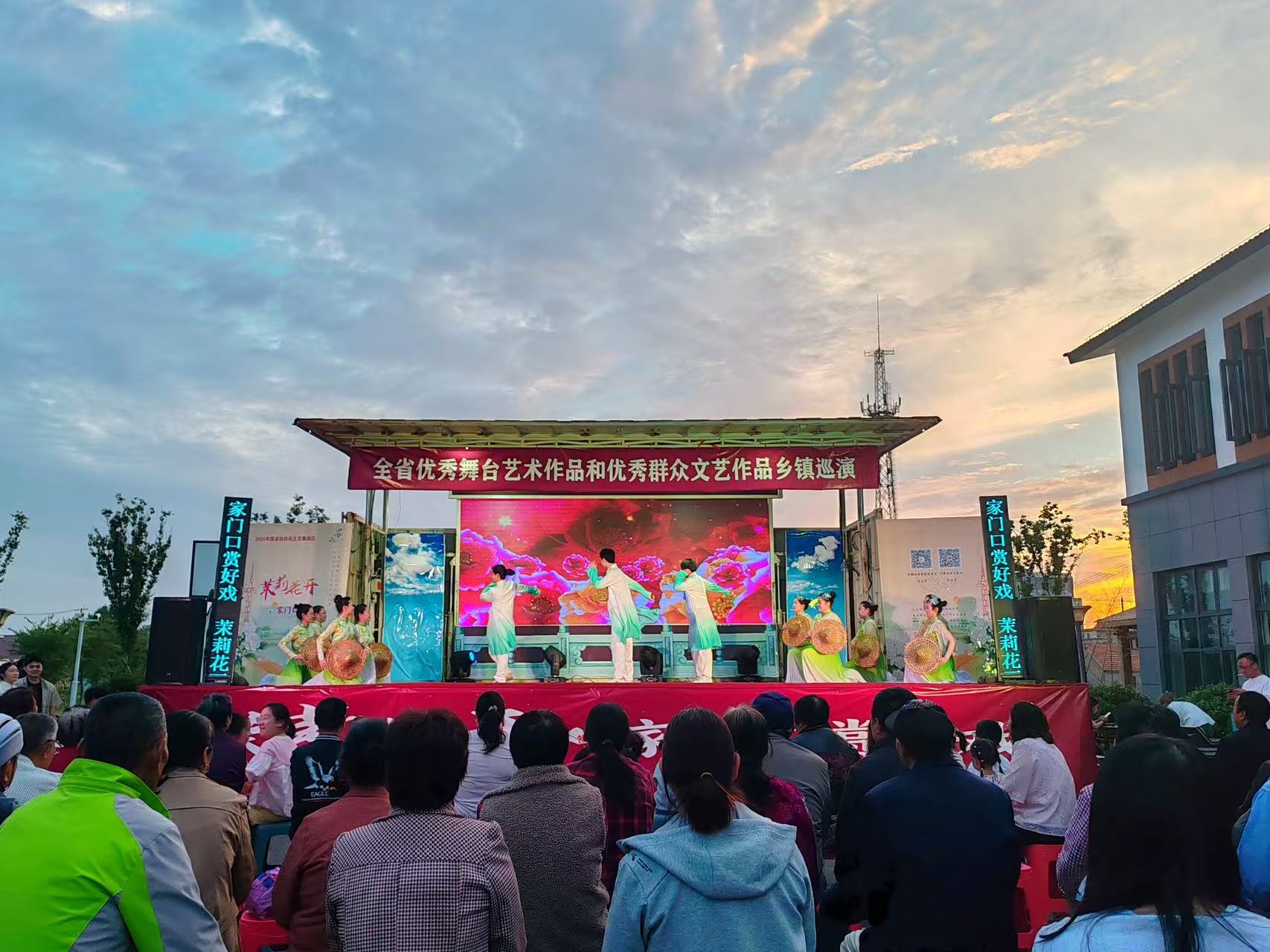 长荡镇文艺展演精彩纷呈润民心