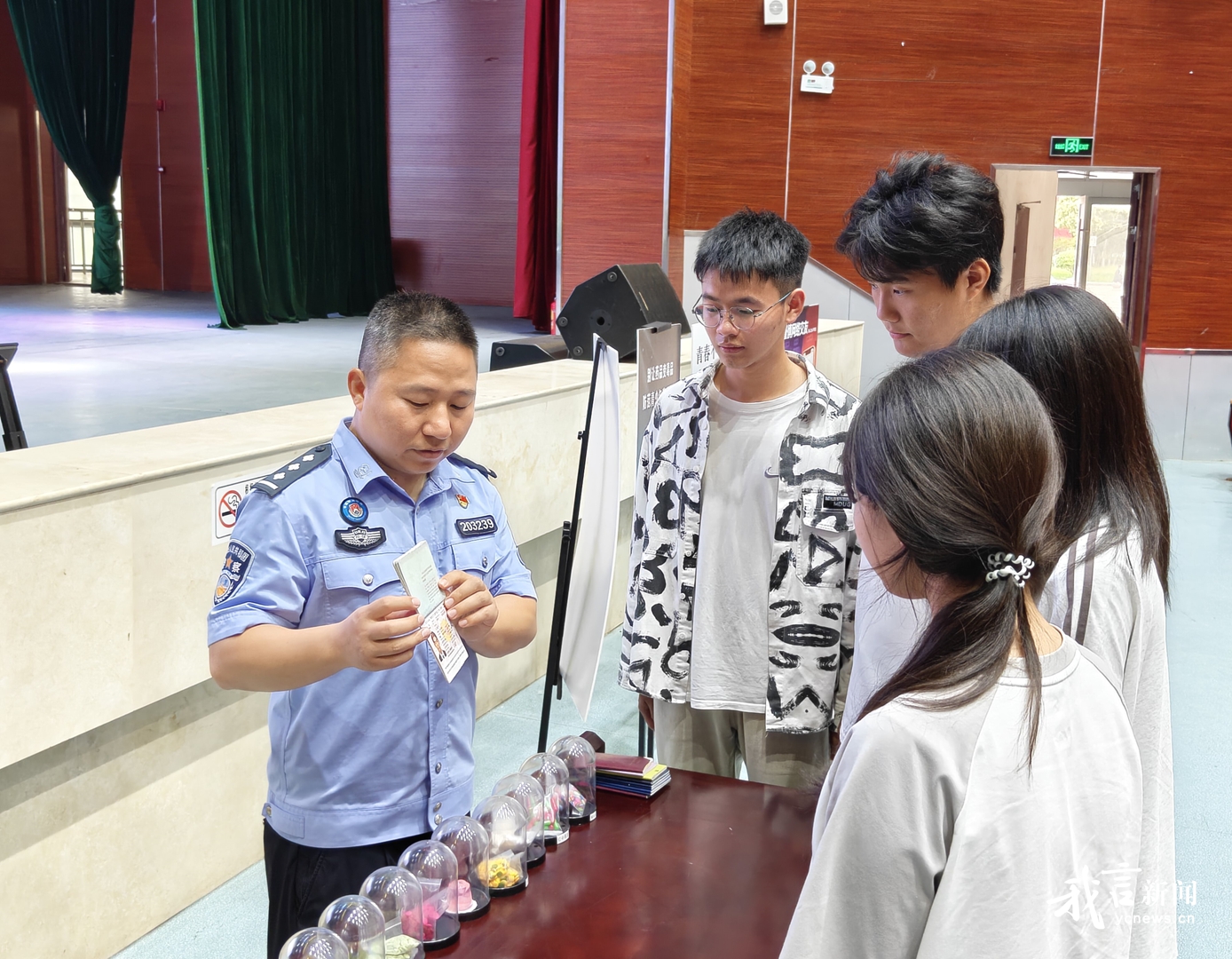 国门卫士进校园 共筑青春禁毒墙