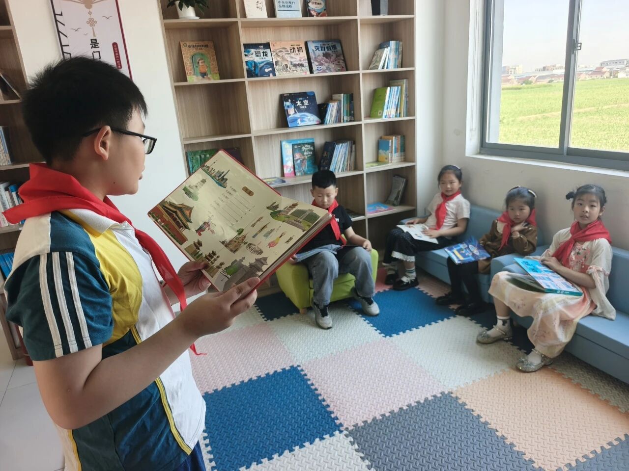 合德镇合兴社区举办青少年好书推荐分享会