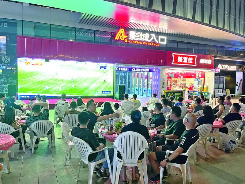夜市烟火与足球激情交织，常州“第二现场”迎来消费小高潮