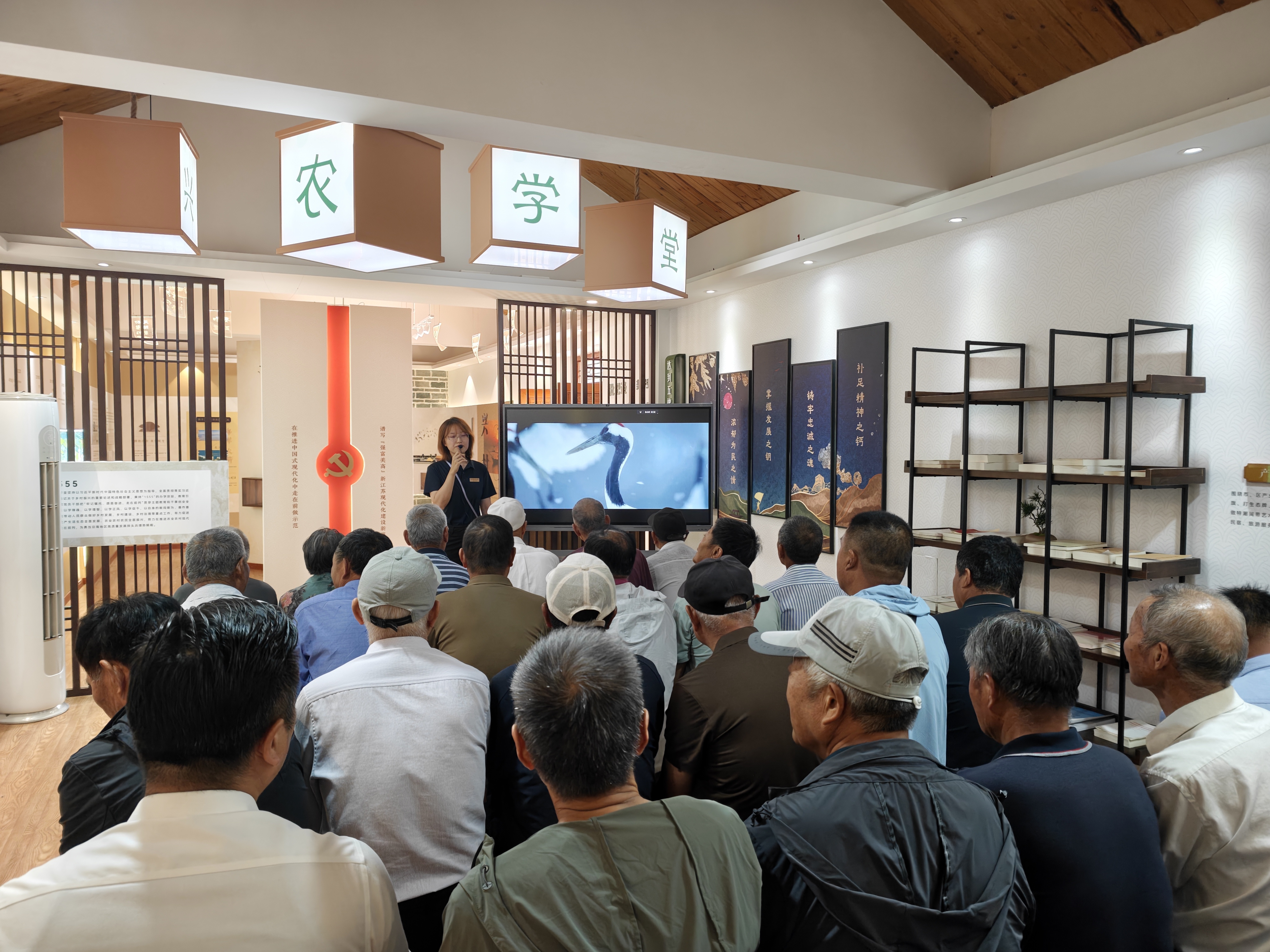 黄尖镇新同社区开展主题党建活动