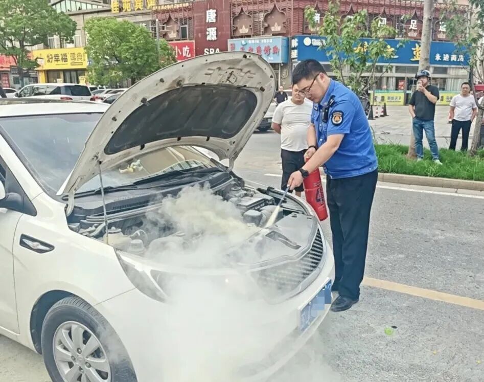 身边的榜样丨盐城射阳:城管队员化身路面“救火卫士”