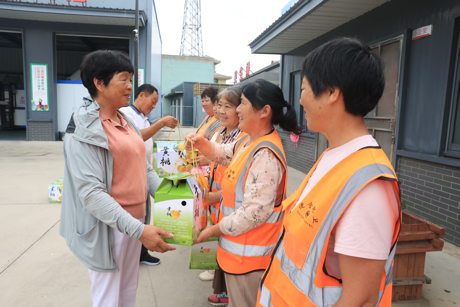 便仓镇：暖心慰问送关怀 安全宣讲进校园