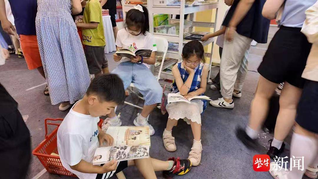 小昭逛书展|在江苏书展里逛展览：有深度有趣味有科技