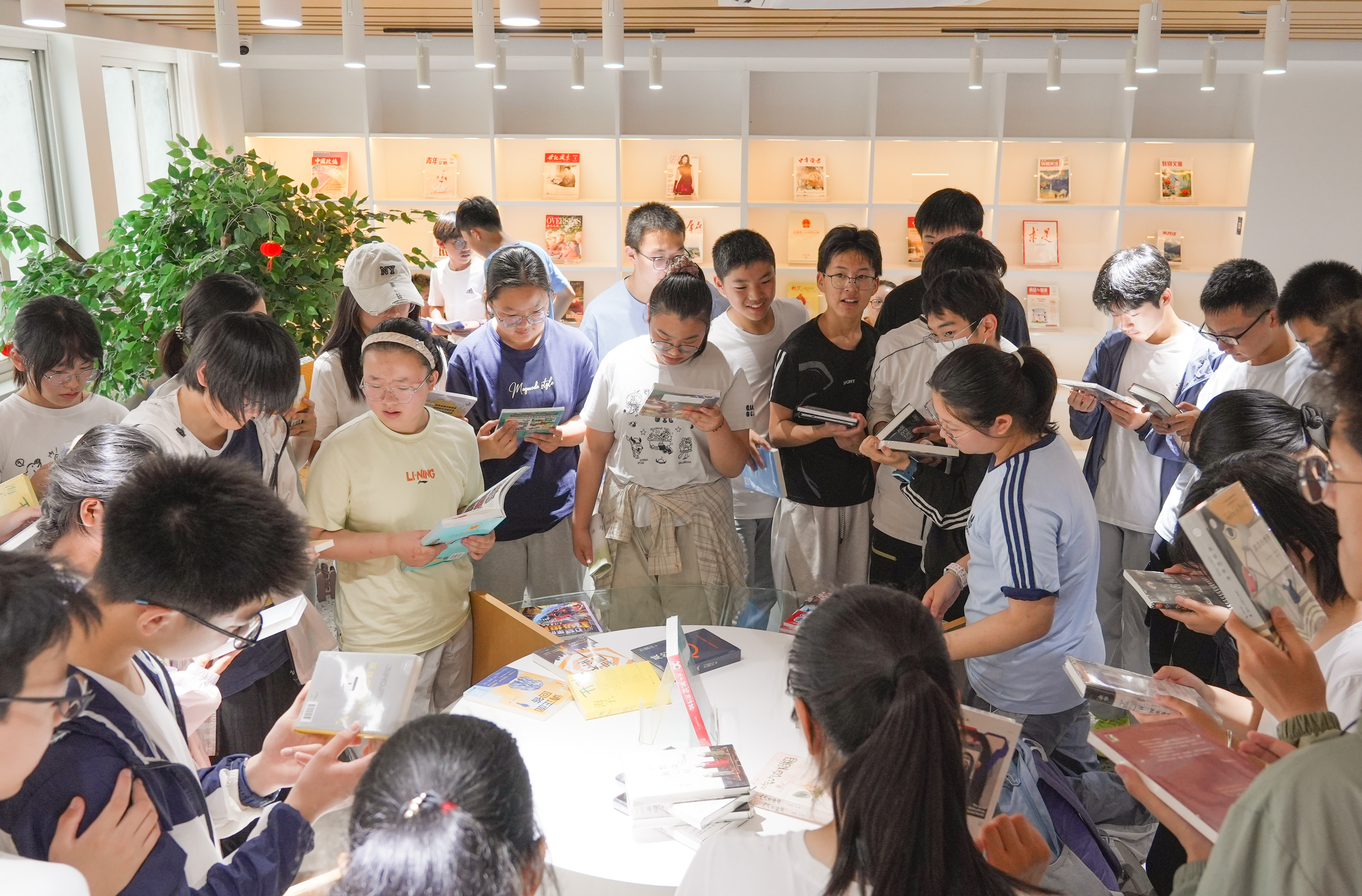 亭湖区举办“盐遇好书”2026夏季读者选书会活动