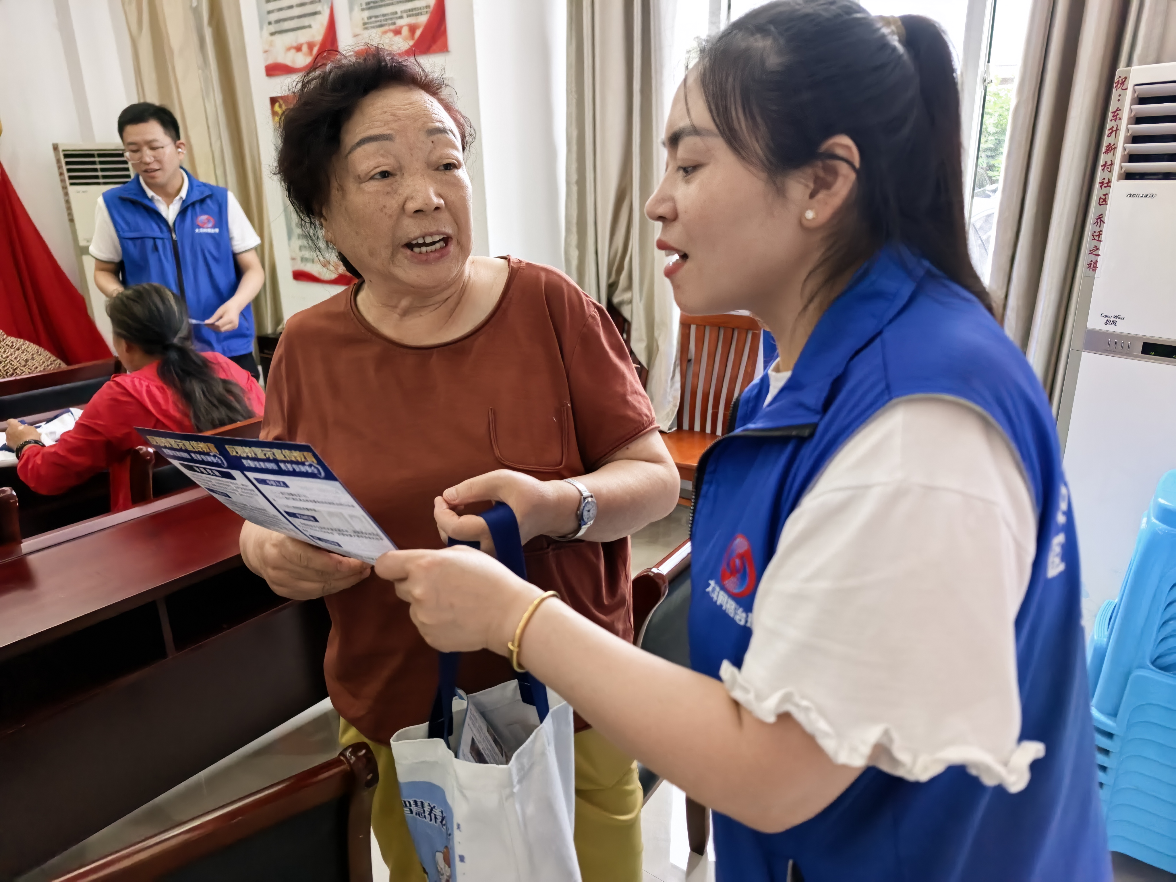大洋街道东升新村社区开展平安法治宣传教育活动