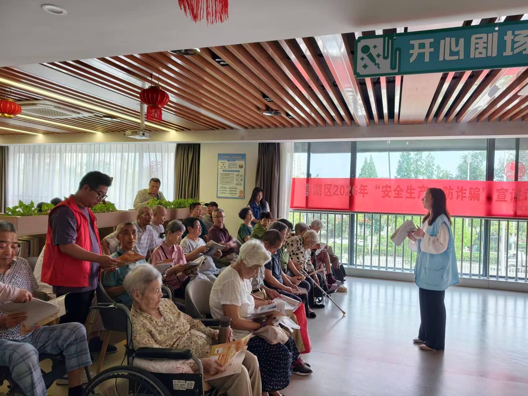 文峰街道双元路社区：趣味问答学知识 传单在手防诈骗