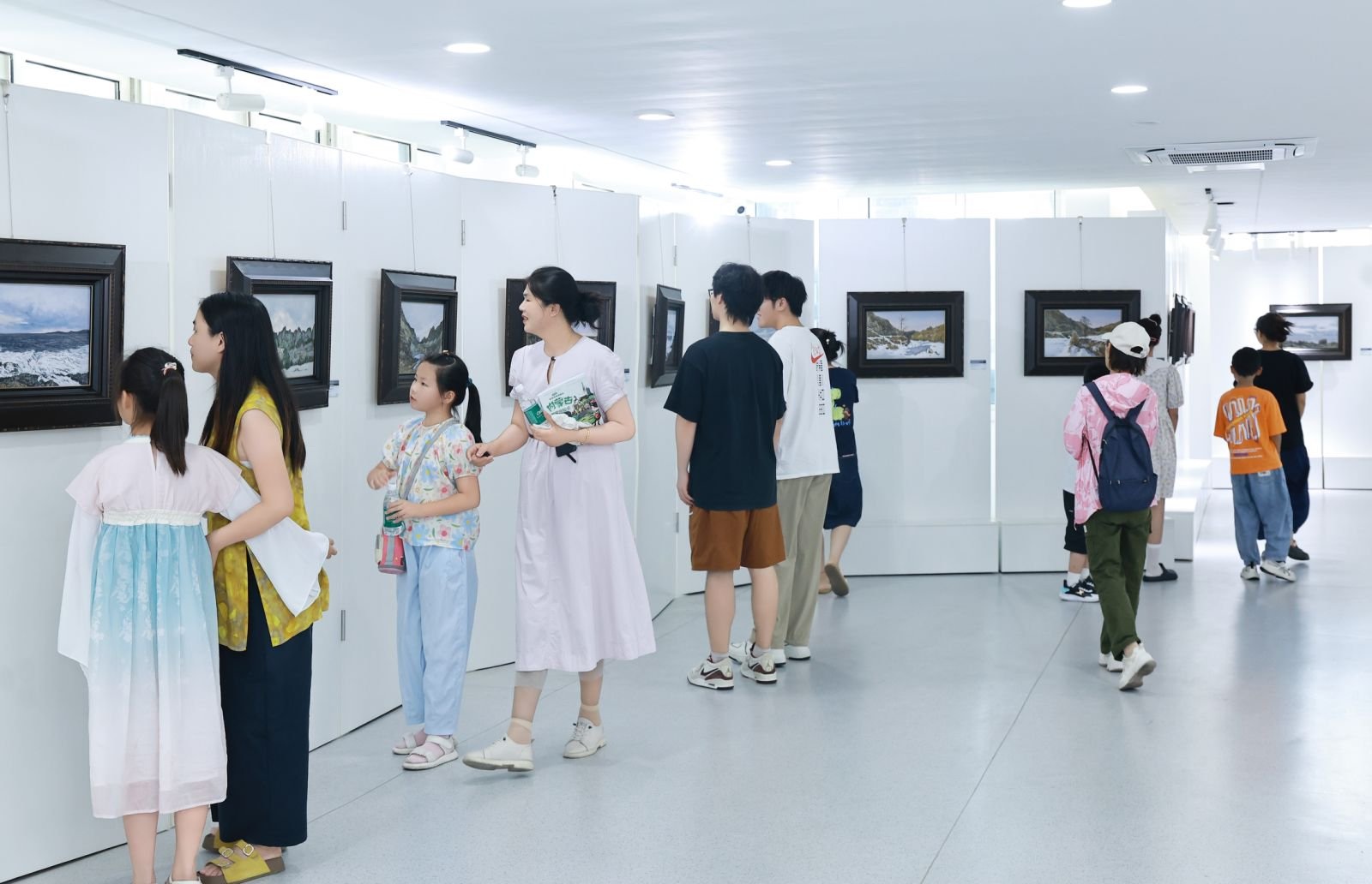 《显隐的默境——薛勇油画风景作品展》在亭湖区图书馆开展