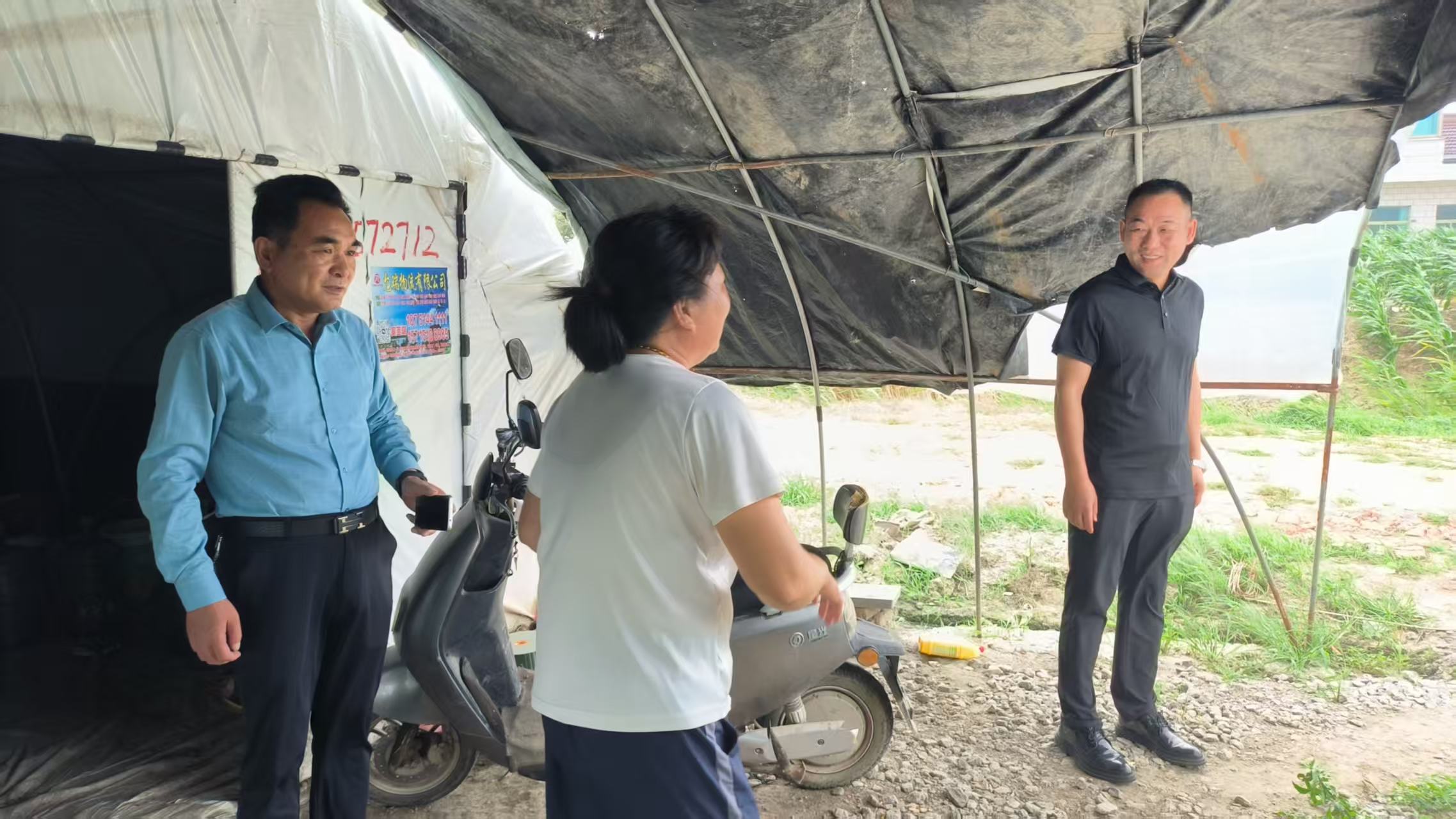 迎战台风筑牢安全屏障 小海镇党员干部冲锋在前护民安
