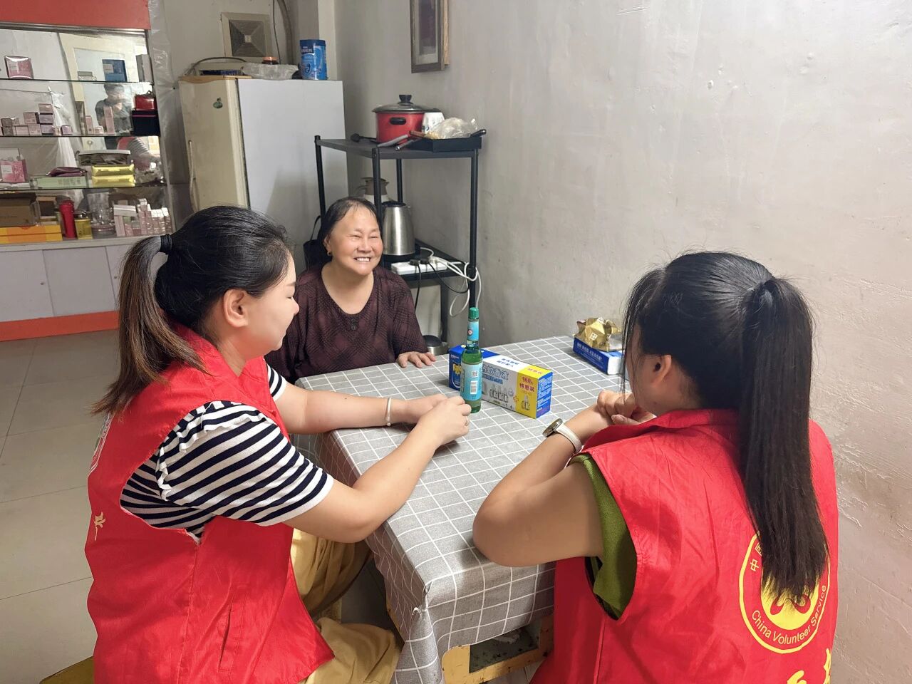 合德镇：志愿服务为老人撑起清凉“保护伞”