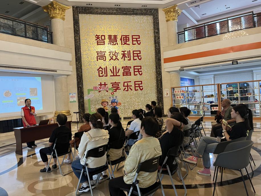 新都街道凤开社区：三伏送健康 服务暖民心