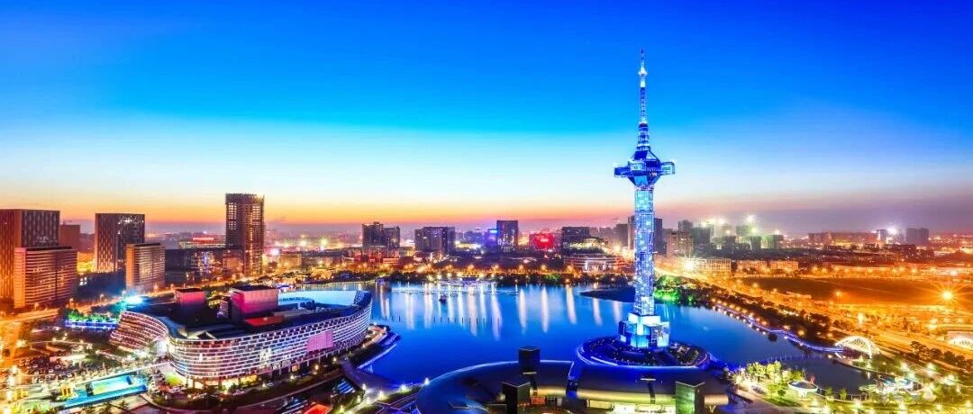全市服务业大会上，两个故事传递一种信心