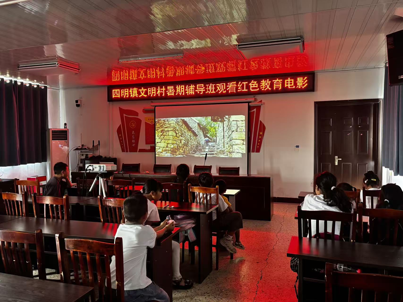 四明镇文明村爱心暑托润童心