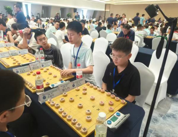 盐城少年问鼎省象棋锦标赛
13岁蔡清卓勇摘甲组头名