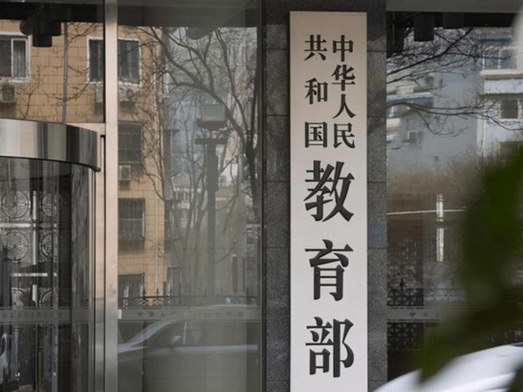 用政策“春雨” 润泽教育“田野”