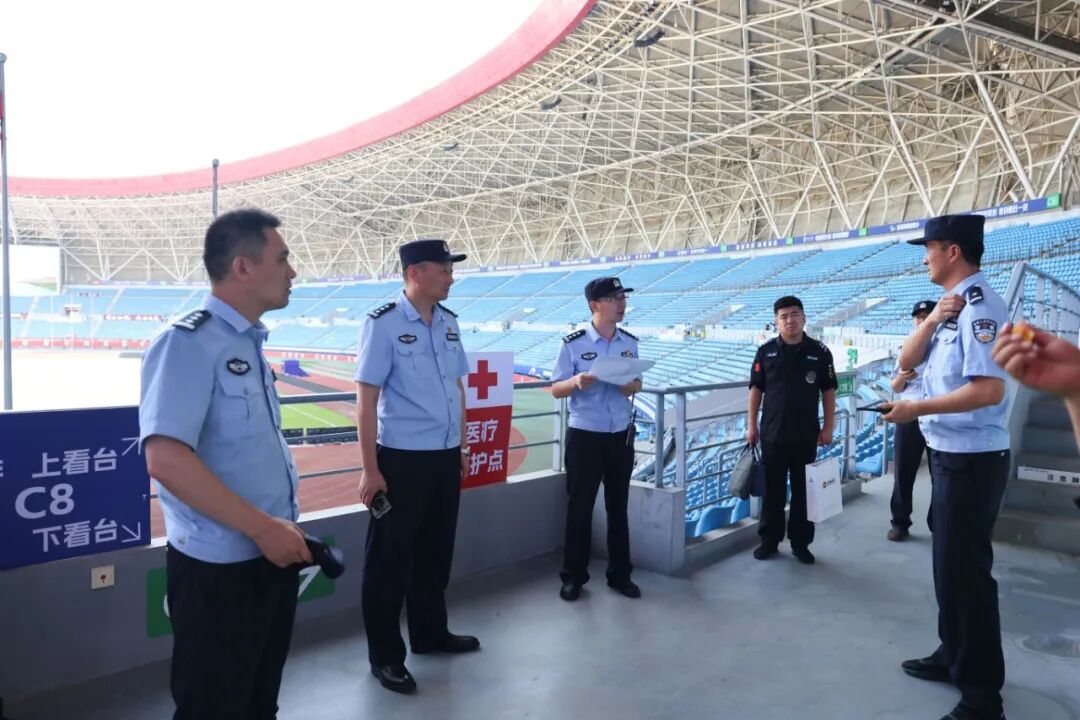 40℃热浪下，他们用行动守护了一座城的沸腾
