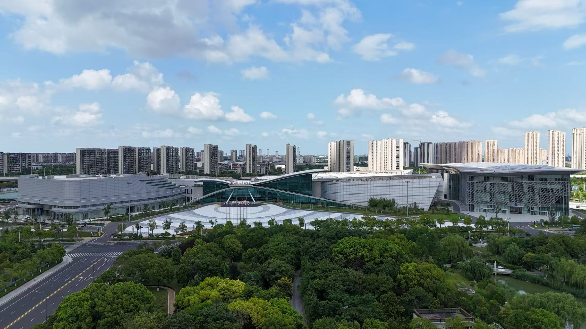 “羽”动全城 盐城国际会展中心激发全民健身新活力