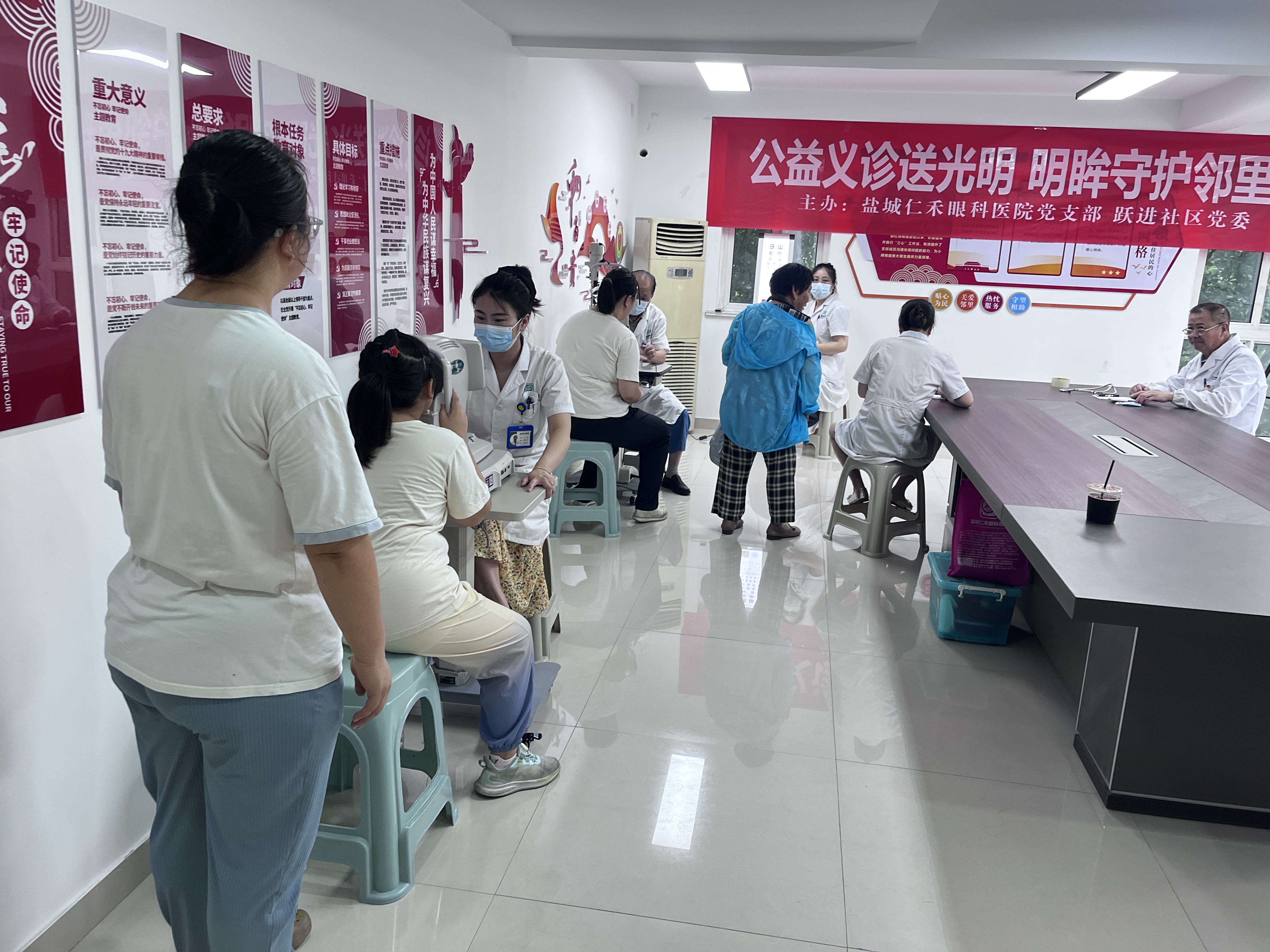 新都街道跃进社区：公益义诊送光明 明眸守护邻里亲
