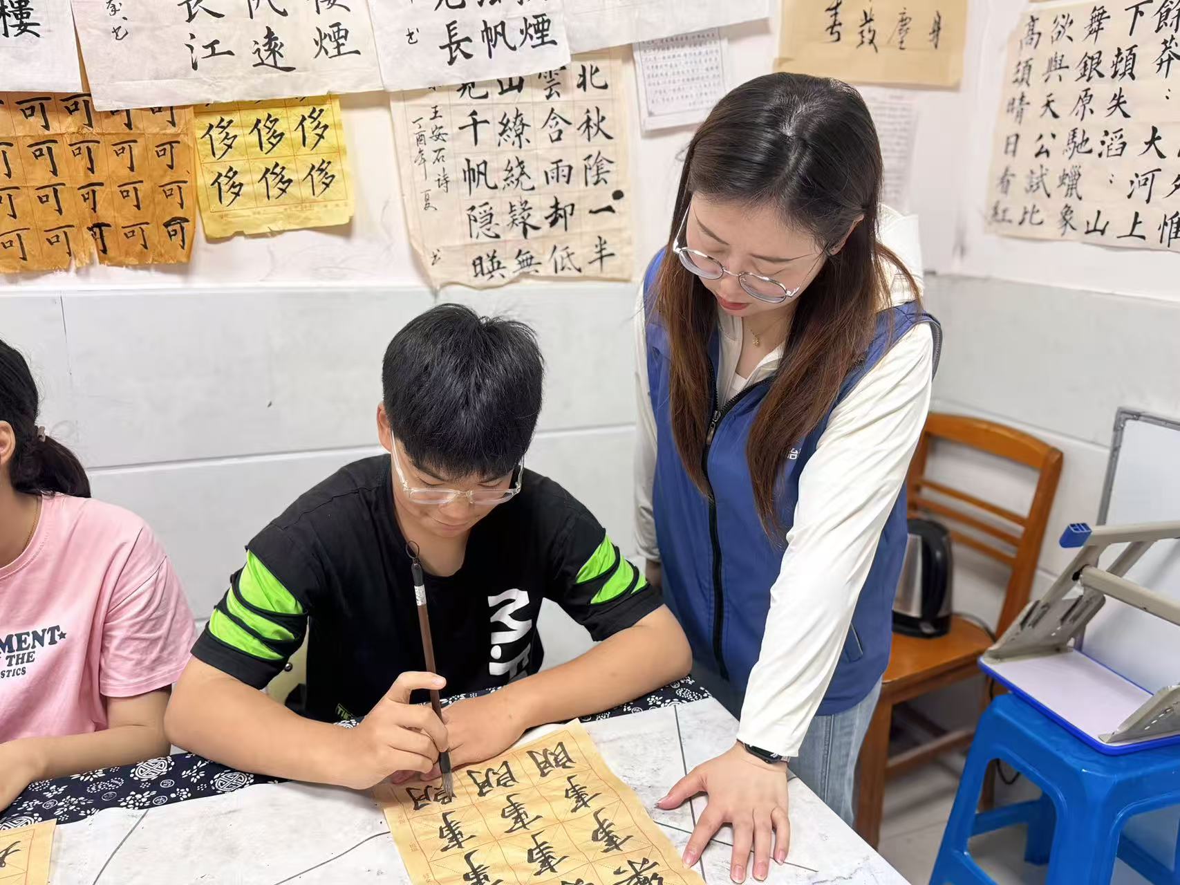 蓝马甲深耕网格 小身影守护平安——记大洋街道毓龙公园社区网格员王璐