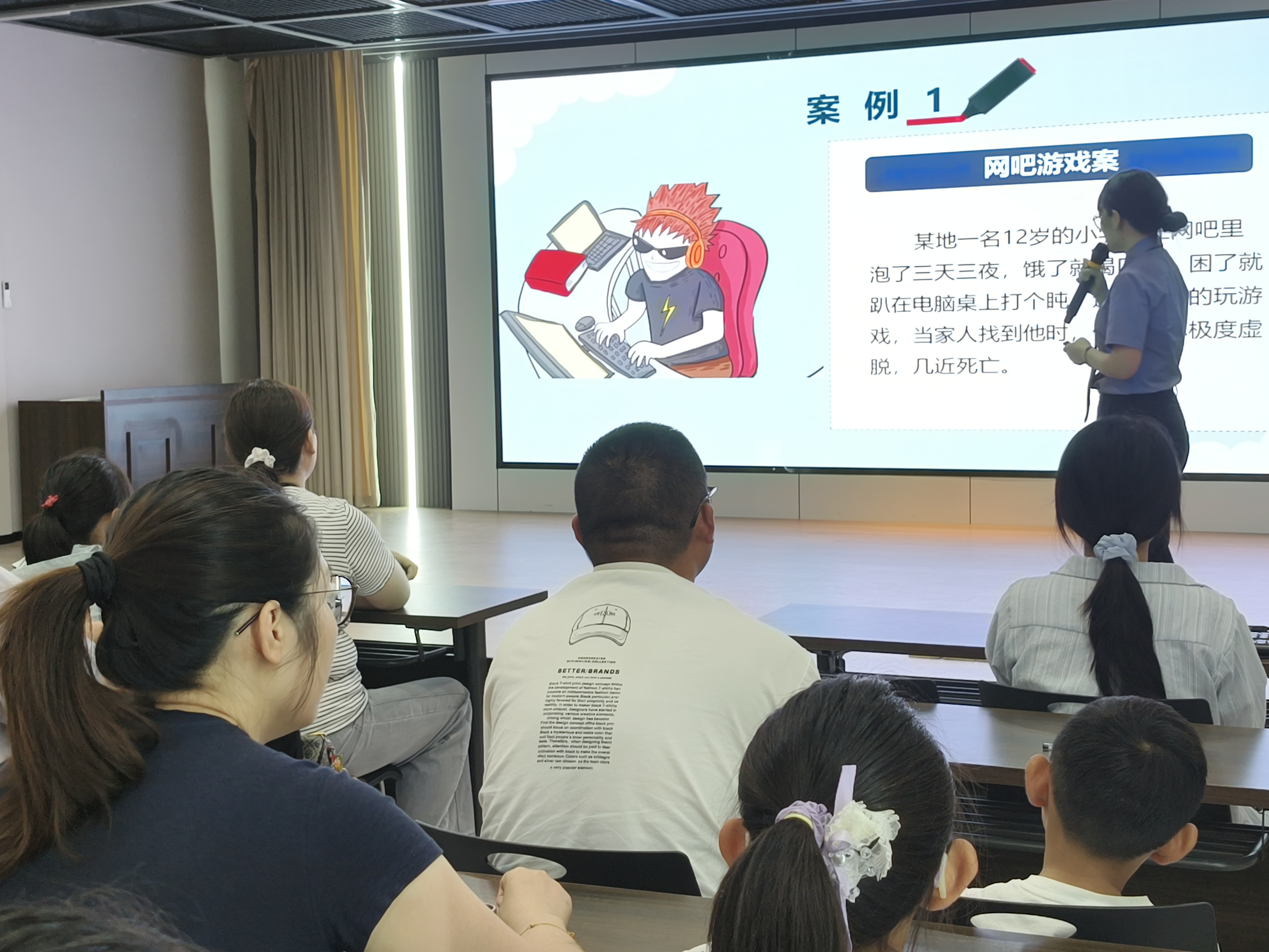 护苗宣讲进社区