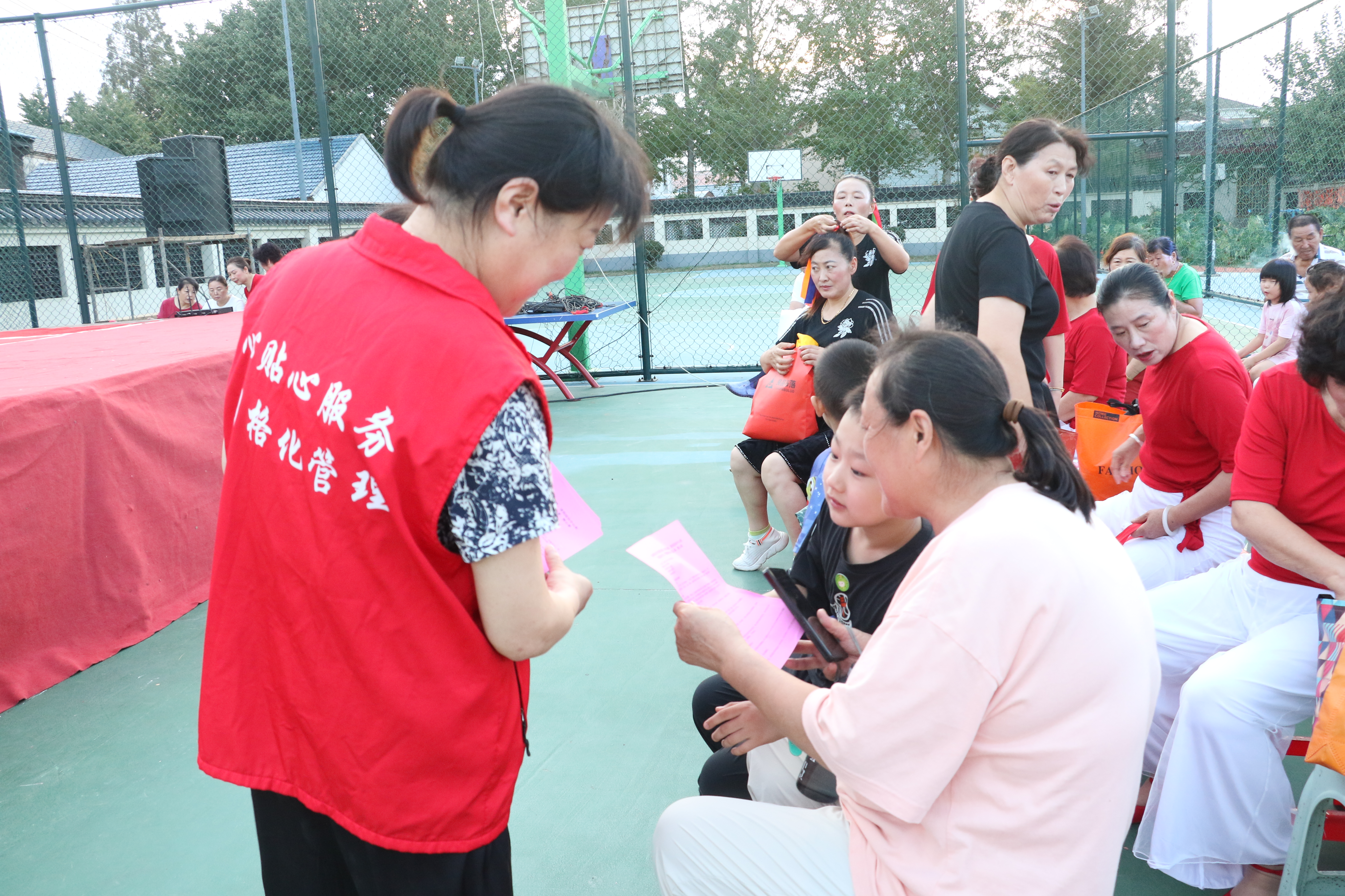 许河镇举办“燃动星夜 精彩许河”暨“点亮星夜”文明实践主题活动