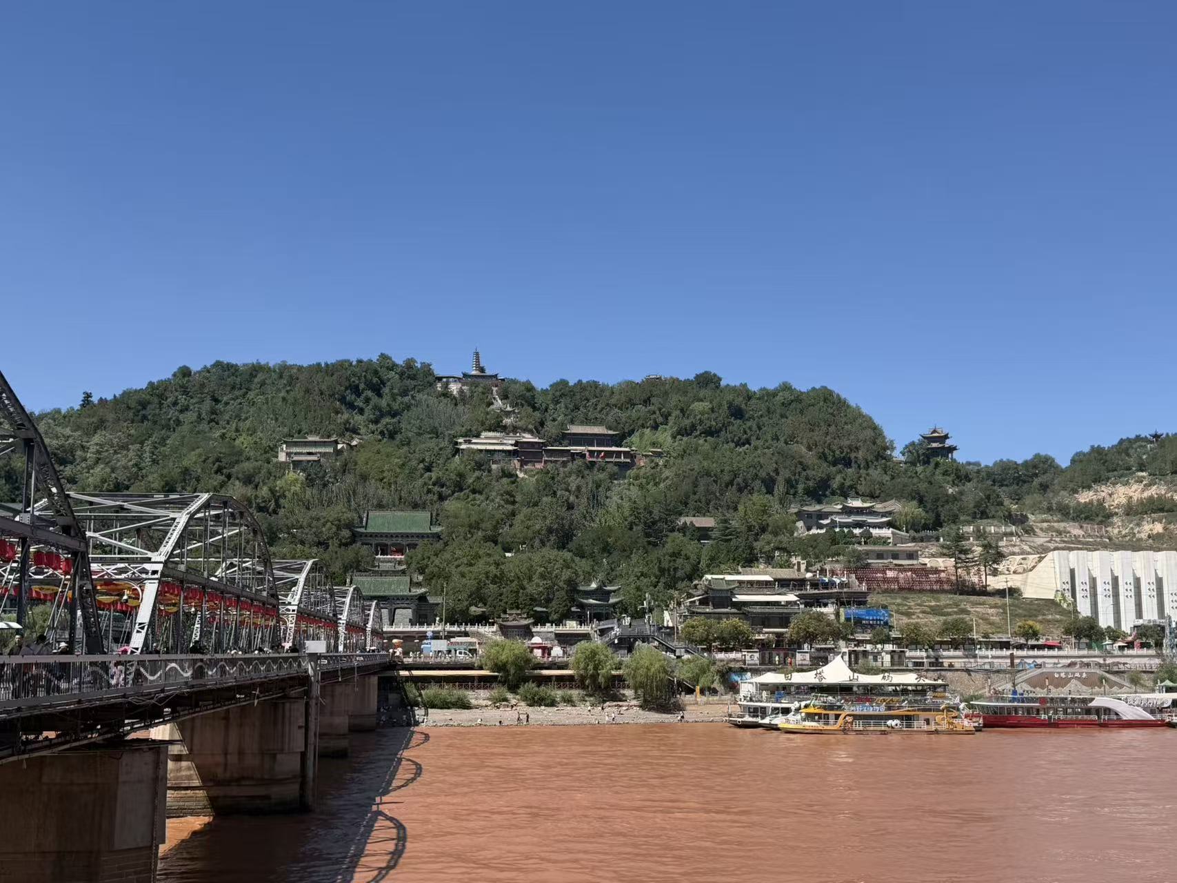我家住在江河畔丨母亲河边,看见最真实的人间烟火(管晓红)