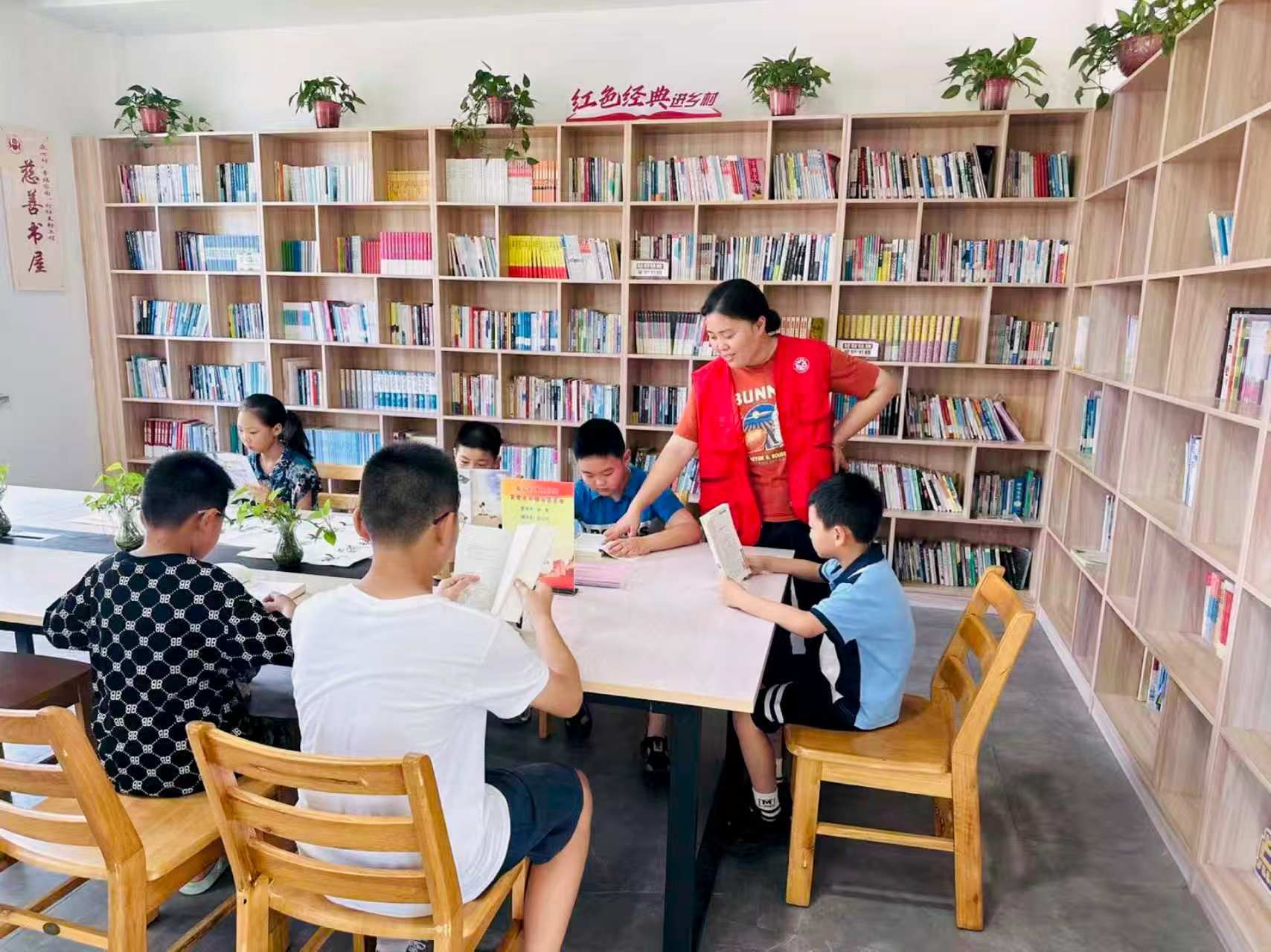 西团镇众心村开展红色经典读书会活动