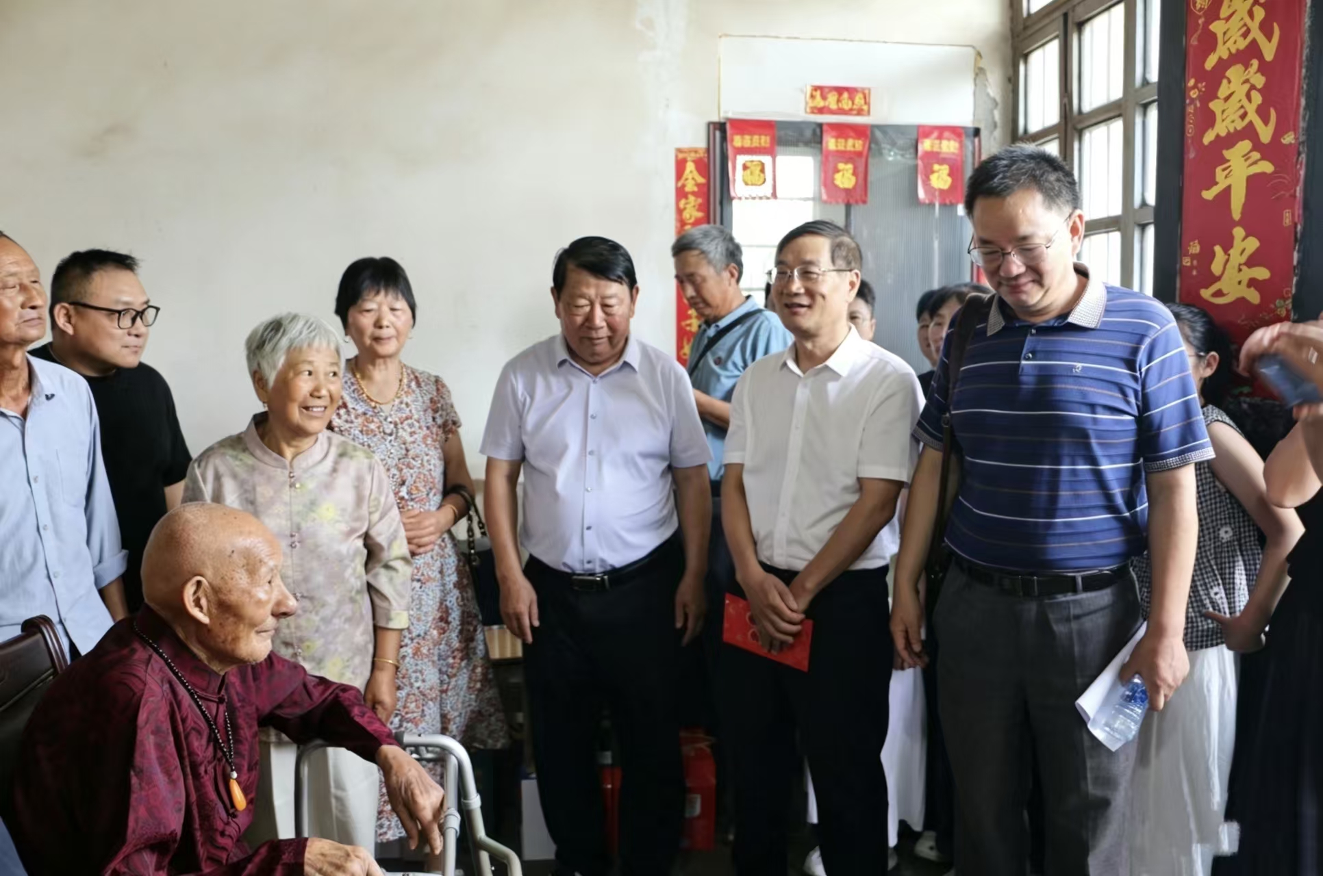东台市五烈镇又一百岁老人喜过寿辰