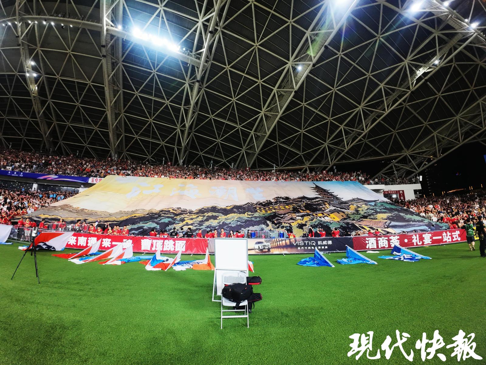 南通跳面在苏超赛场意外走红，外地游客专程来打卡