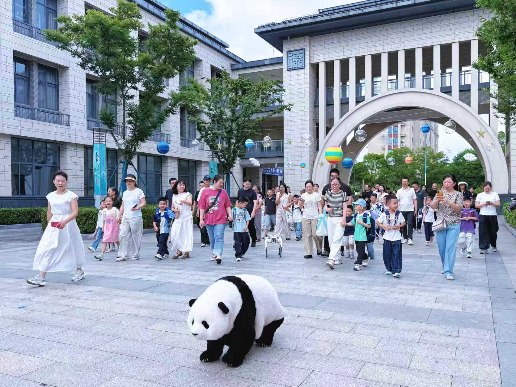 串场河小学新生报到精彩纷呈