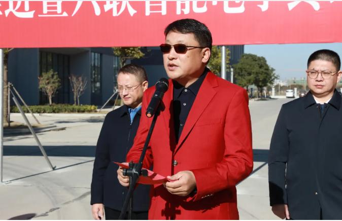 建湖籍企业家曹亚联向家乡学子捐电脑